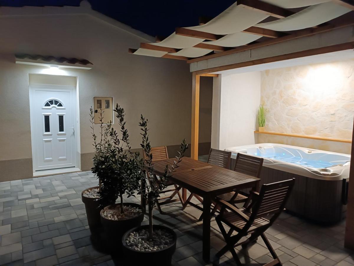 Ferienwohnung Tonina - House With Terrace, Jacuzzi, Free Parking Split Exterior foto
