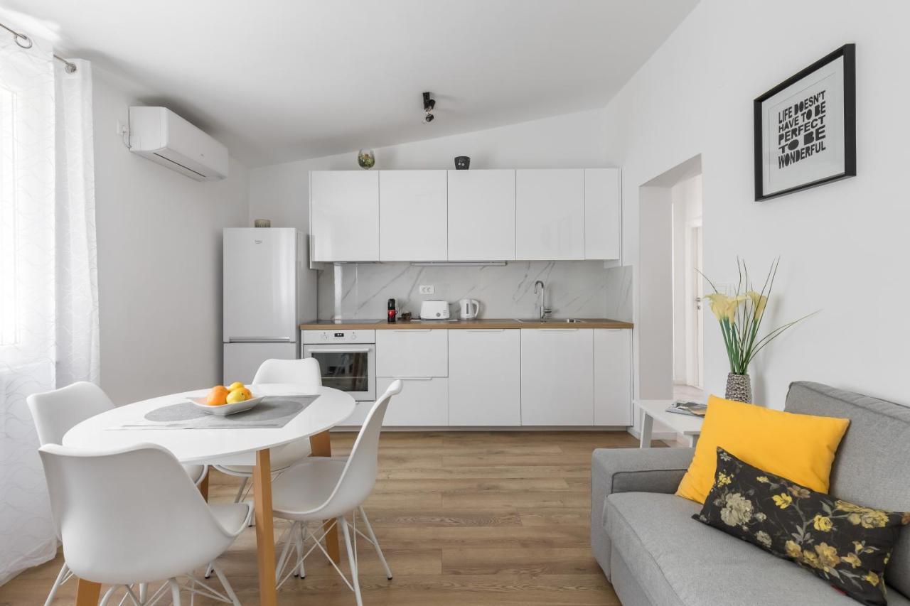 Ferienwohnung Tonina - House With Terrace, Jacuzzi, Free Parking Split Exterior foto