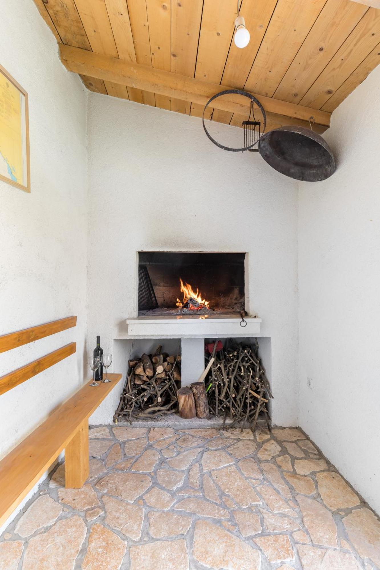 Ferienwohnung Tonina - House With Terrace, Jacuzzi, Free Parking Split Exterior foto