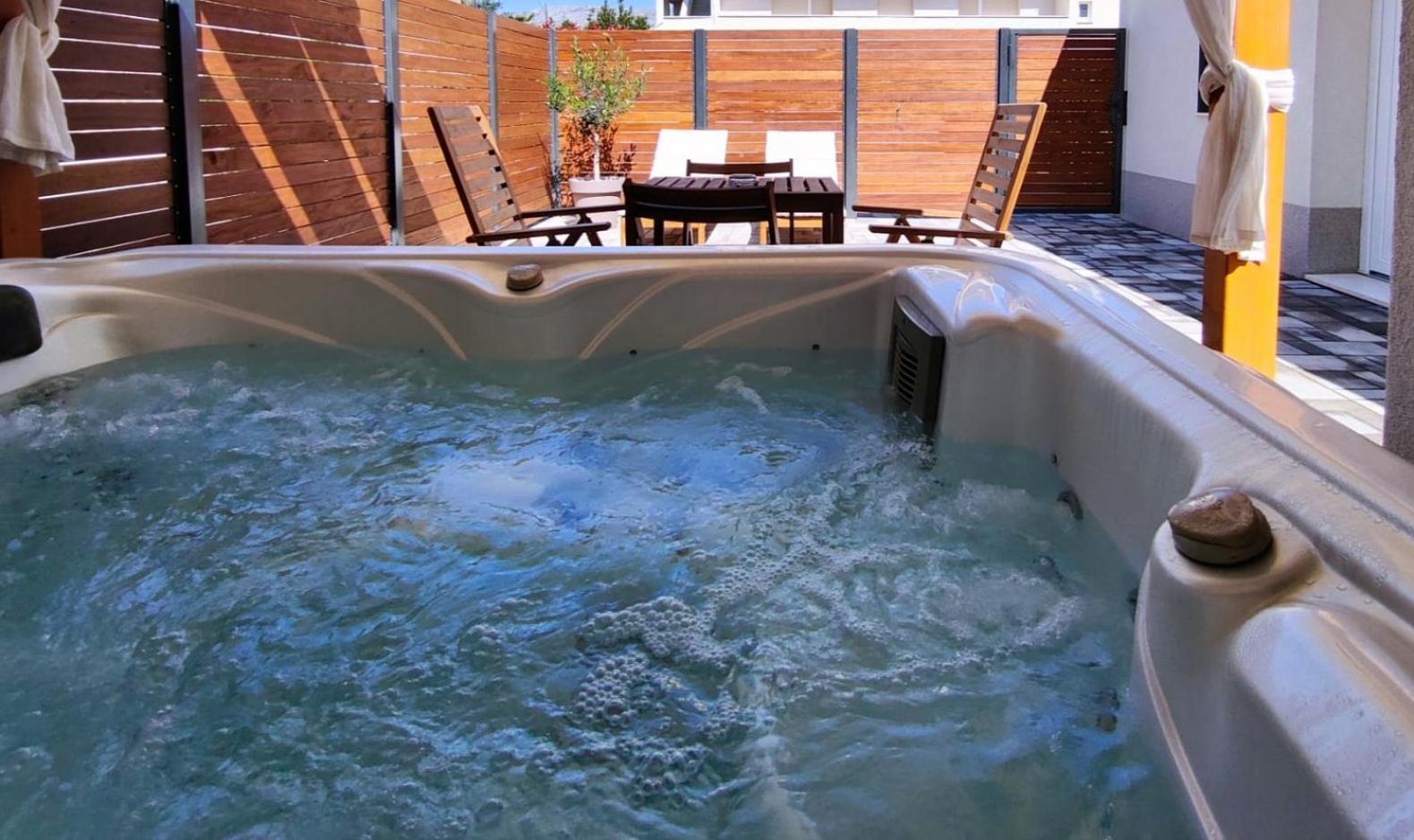 Ferienwohnung Tonina - House With Terrace, Jacuzzi, Free Parking Split Exterior foto